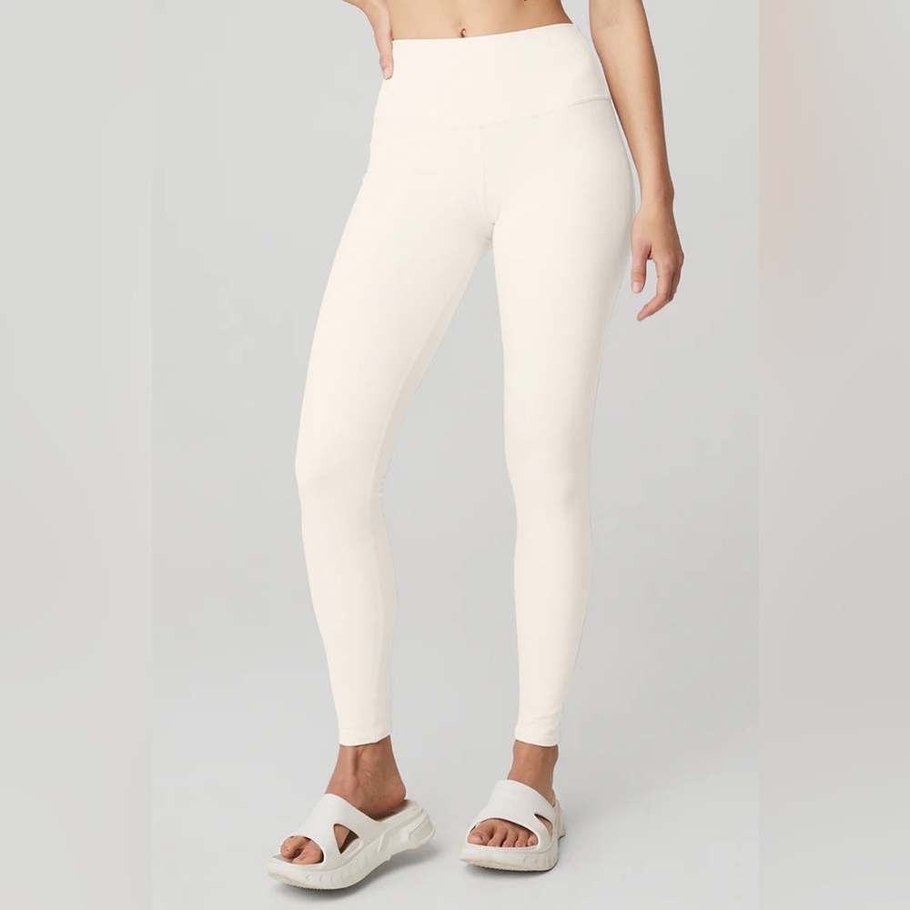 - Alo Yoga High-Waist Airbrush Legging Ivory Medium